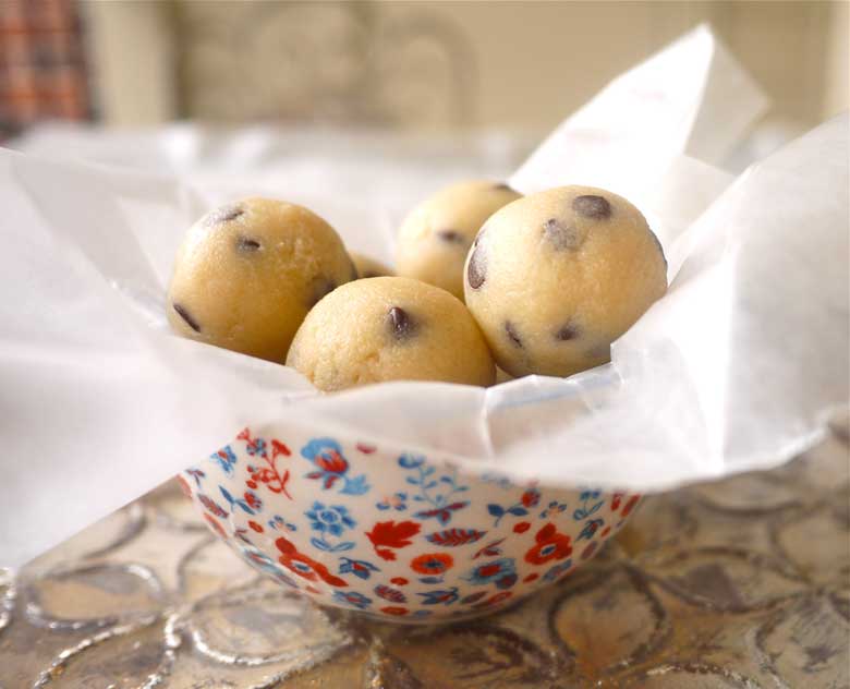 Dulce de Leche Cookie Dough Balls (paleo, GF) | Perchance to Cook, www.perchancetocook.com