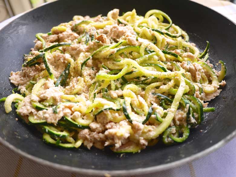 Creamy Garlic and Tuna Zucchini Noodles (paleo, GF) | Perchance to Cook, www.perchancetocook.com